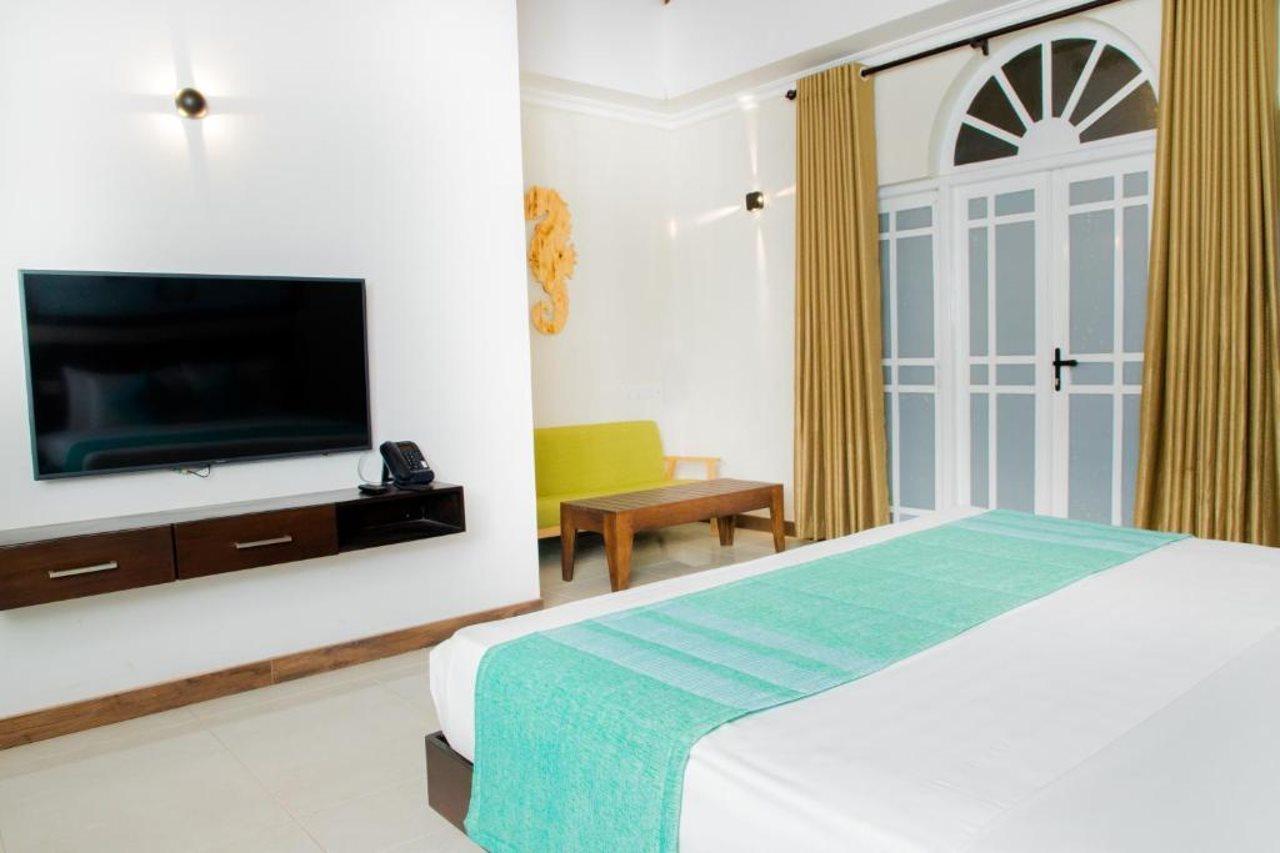 Seahorse Beach Resort カルピティヤ エクステリア 写真