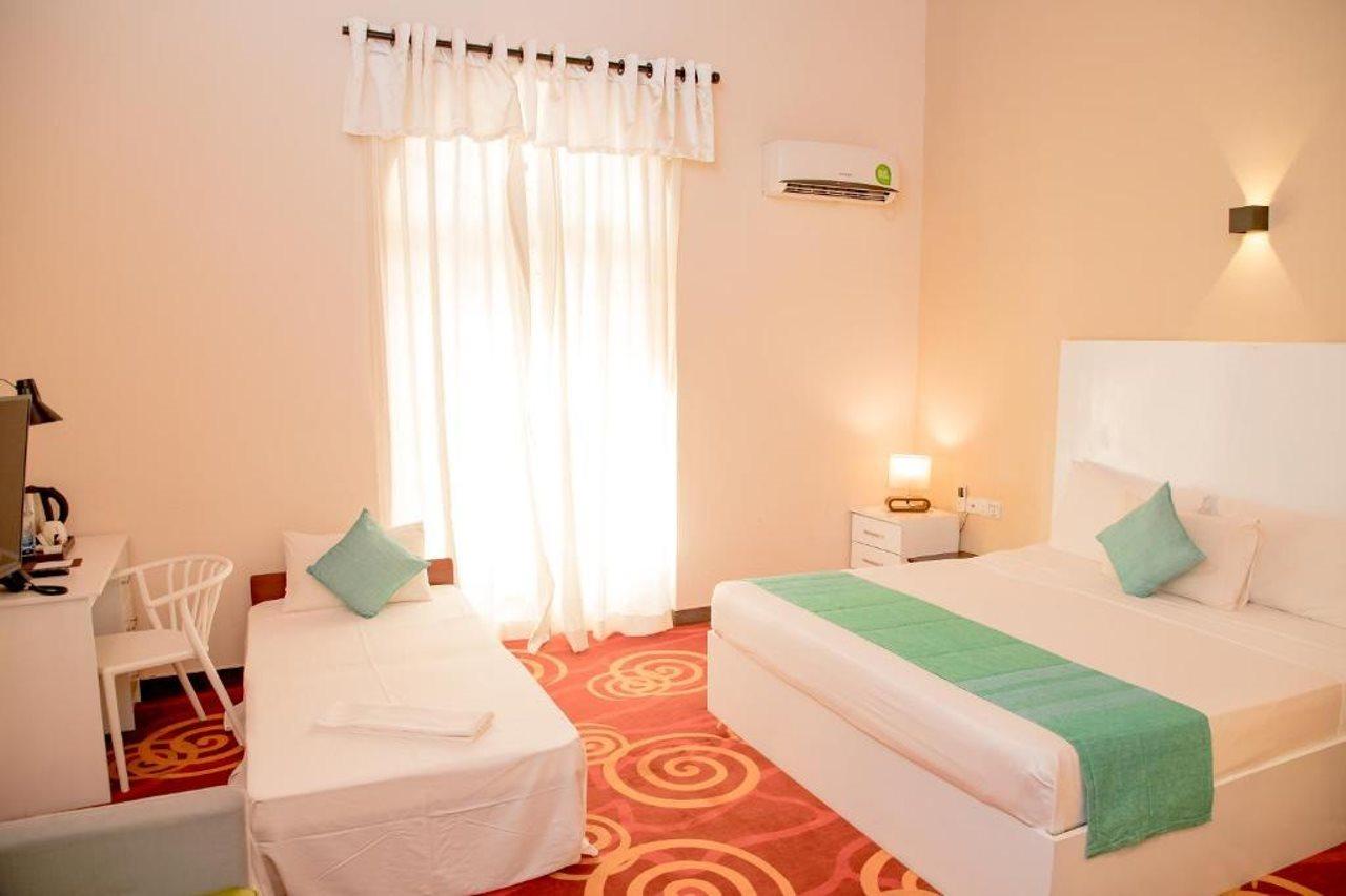 Seahorse Beach Resort カルピティヤ エクステリア 写真